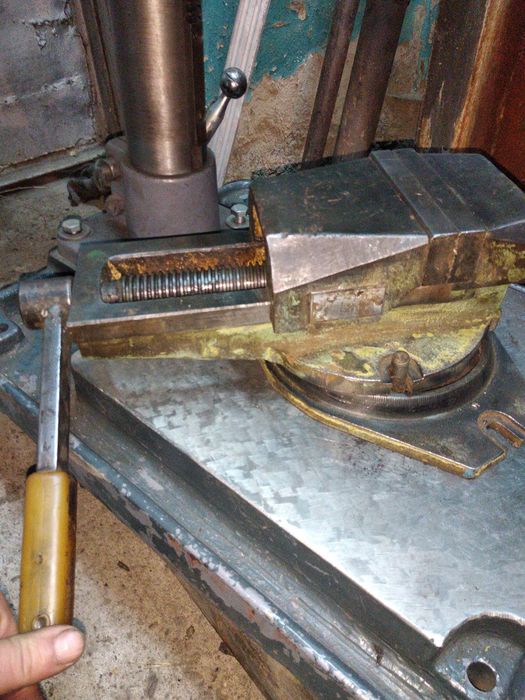 Тиски советские разные