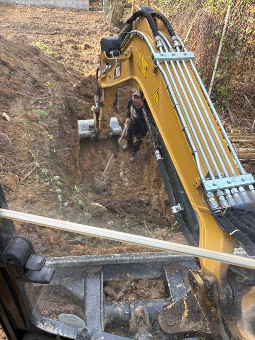 Багер с оператор – изкопни работи Трявна, Габрово, В. Търново