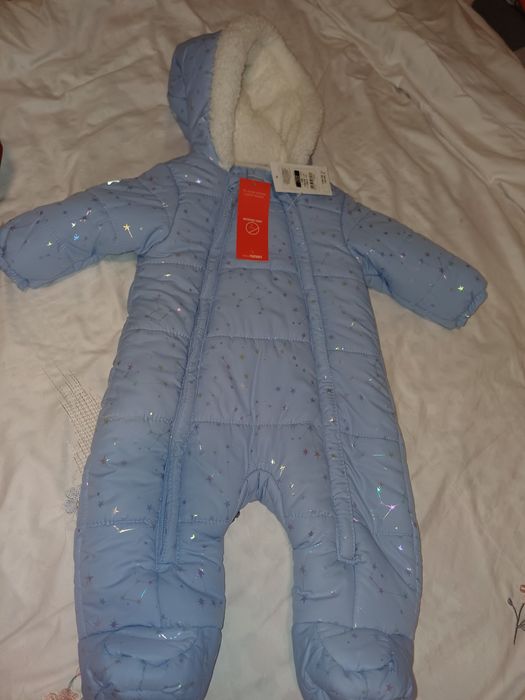 vand lot hainute fetita(marimile 74-80?