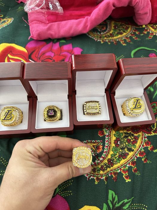Набор чемпионских колец Lakers NBA 5 шт. в подарочных коробках