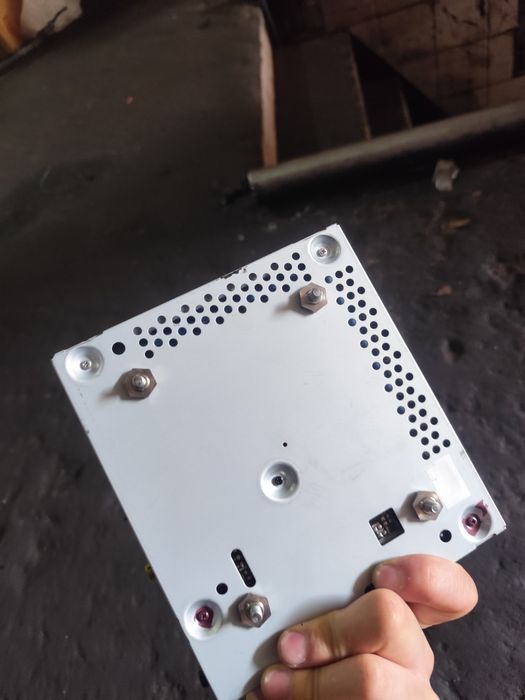 Штатный уселитель mercedes w221