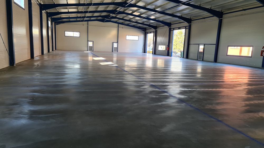Turnari beton Elicopterizat- finisat cu Quarț, Periat antiderapant, Pardoseli Industriale cu cuart, sapa din beton in curte, platforme betonate