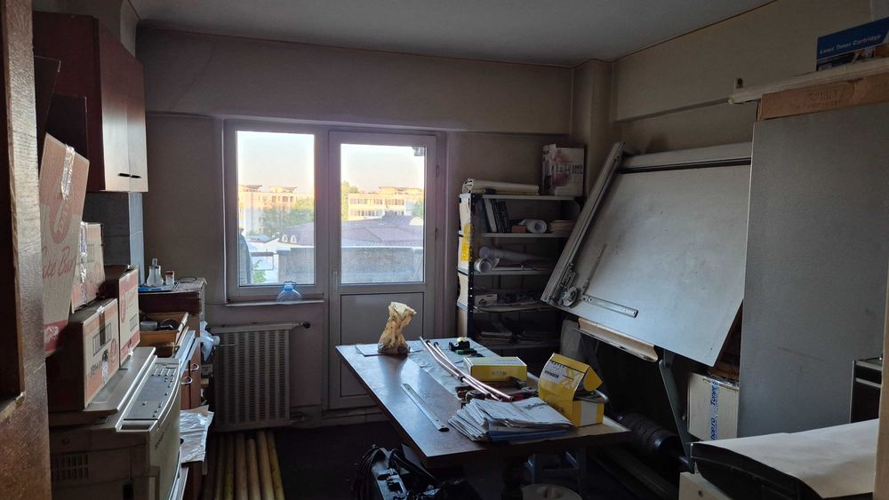 Persoana Juridica - De vanzare Urgent Apartament 2 camere decomandat langa Catedrala Ultra Central .