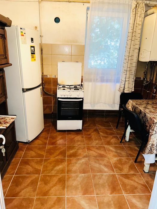 Închiriez apartament