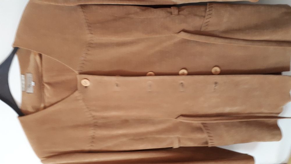 Дамски костюм.