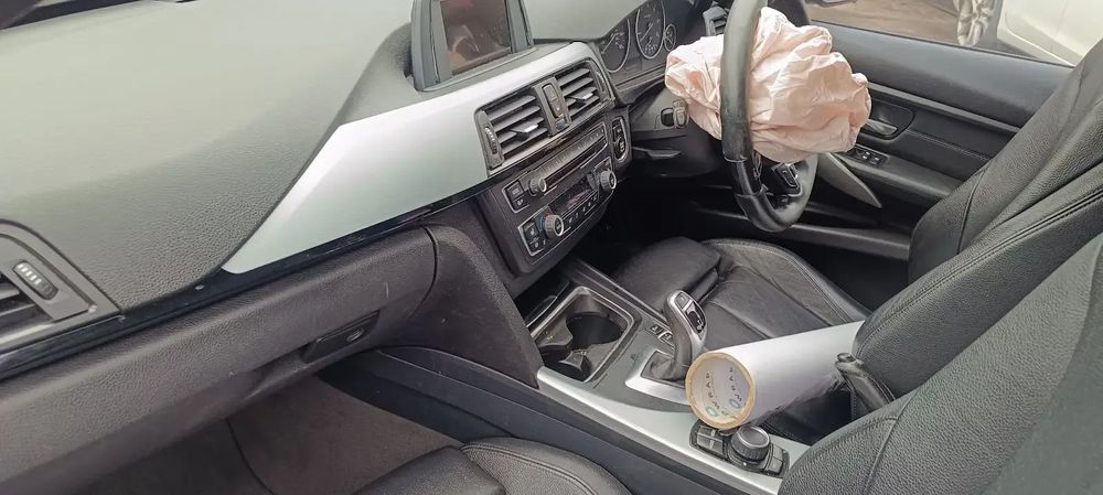 Dezmembrari / Dezmembrez BMW Seria 3 Touring (F31) 2.0 N47D20 cutie viteze automata cod culoare ESTORILBLAU 2 METALLIC (B45).