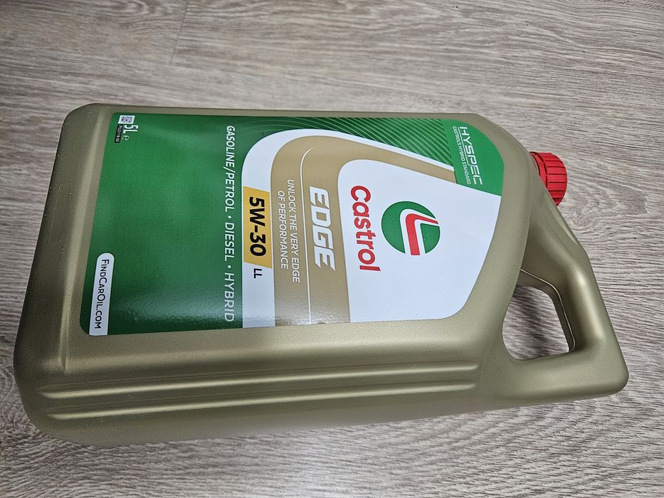 Двигателно масло castrol 5w30 LL edge  edge 5 литра за бензин  дизел