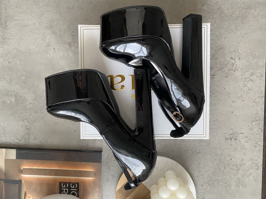 Обувки модел Nilam black лак 37