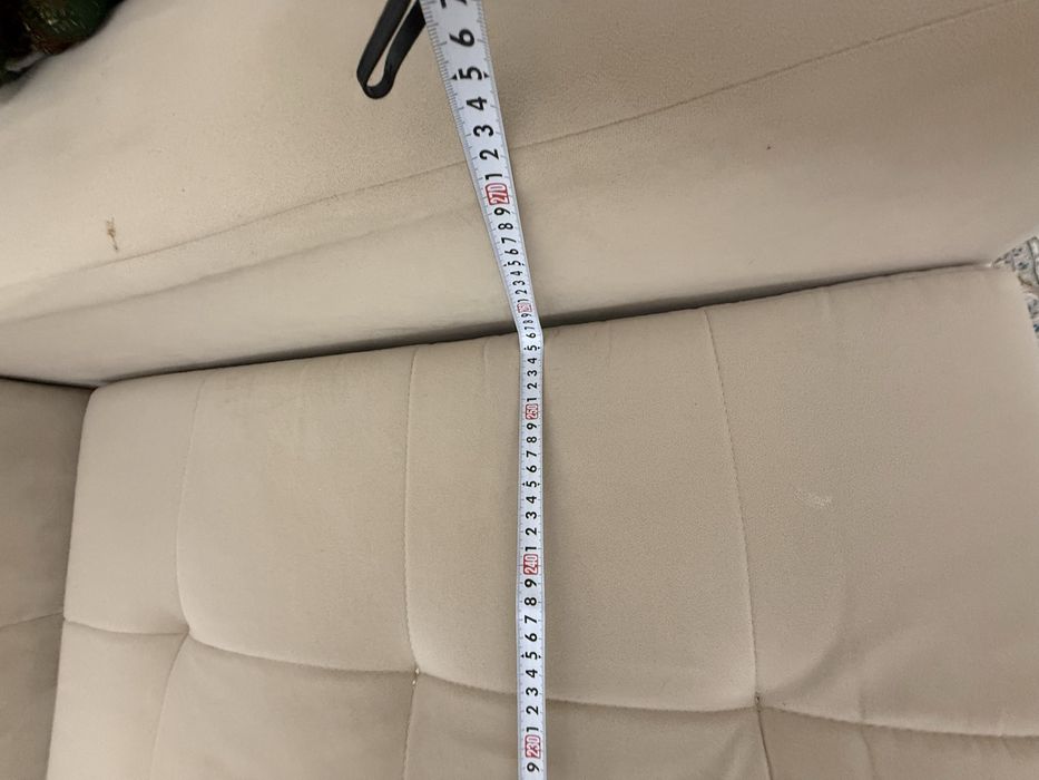 Угловой диван в бежевом цыете