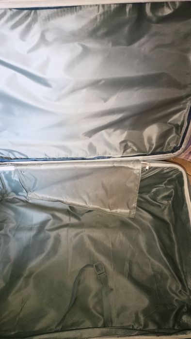 Чемодан двухколёсный 75 см на запчасти. Чит.описание