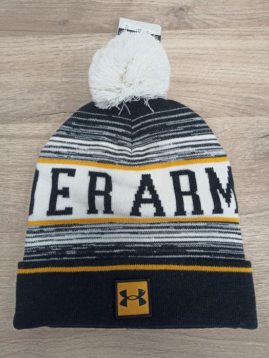 Under Armour шапка с помпон