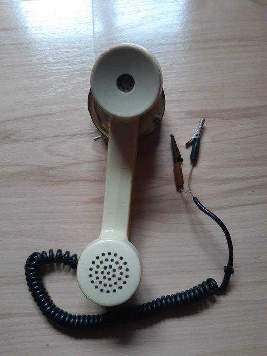 Телефон с шайба и крачета (тип крокодилчета) за захващане от АТЦ