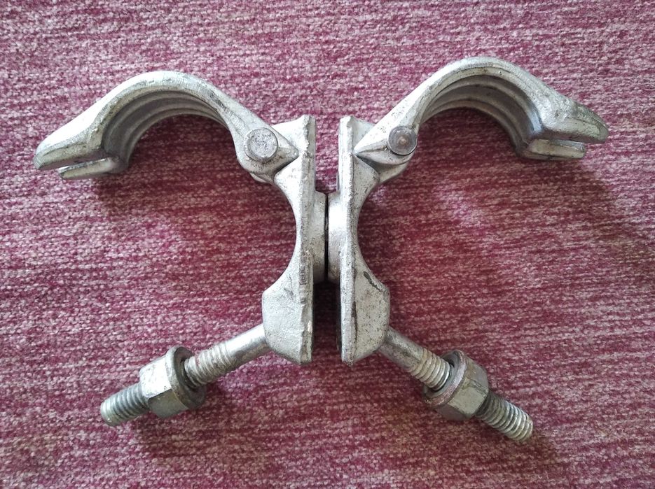 Крепеж, хомут для трубы. Кронштейн, крепление для батареи, радиатора.