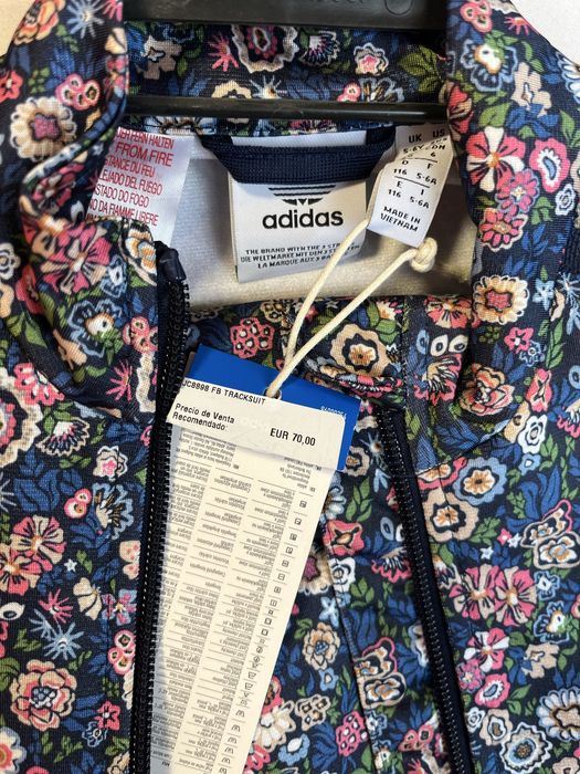 Детски екип на Adidas