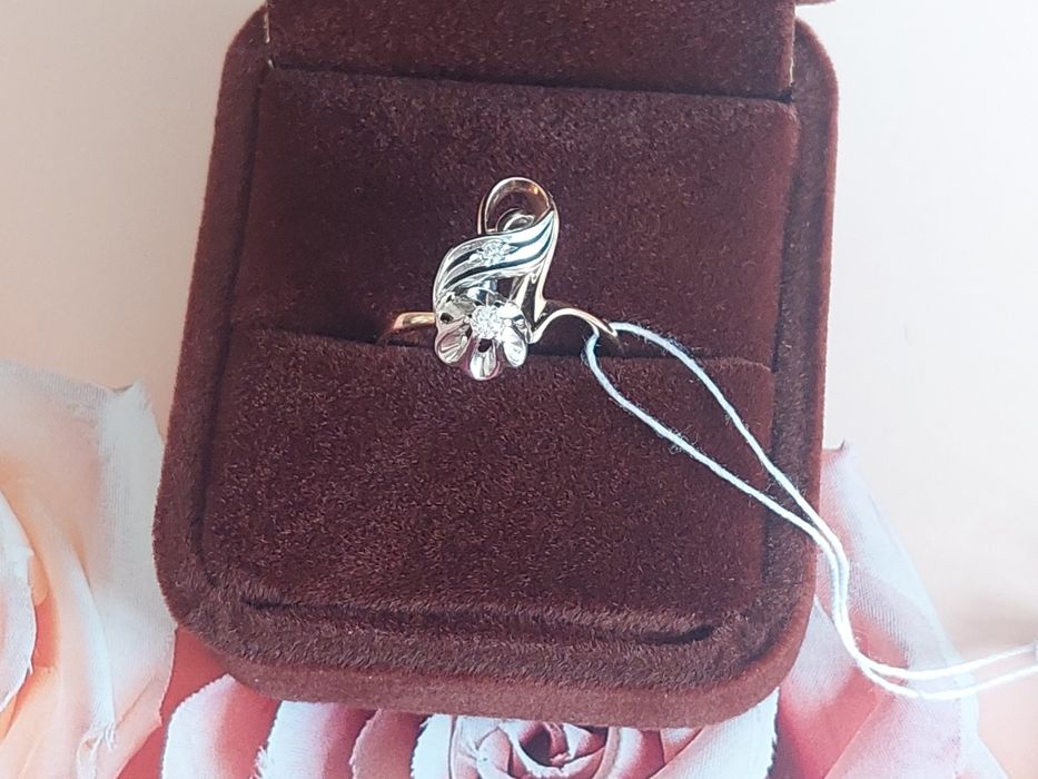 Золотое кольцо с бриллиантами