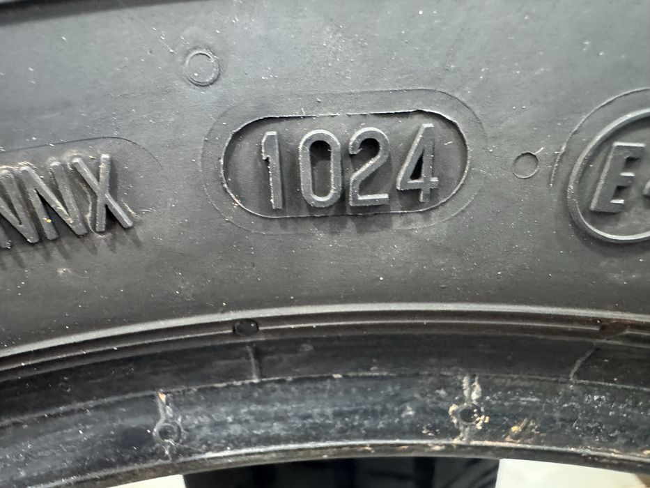 Гуми за бус 235 65 16C Continental