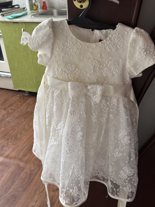 Продам платье на 3 года