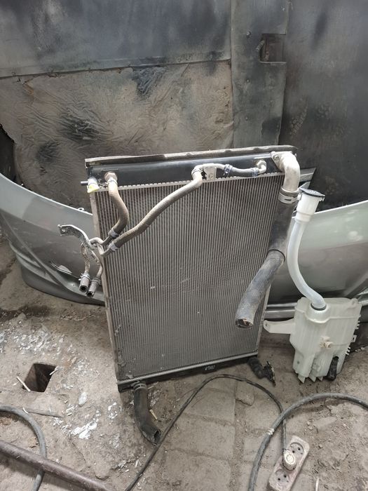 радиятор на альфард  2.4 куб
