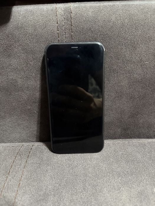Продавец iphone 11