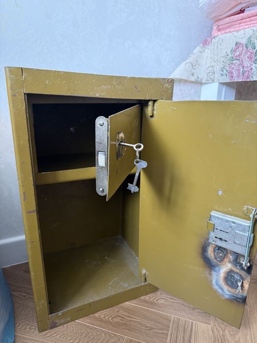 Продам железный сейф