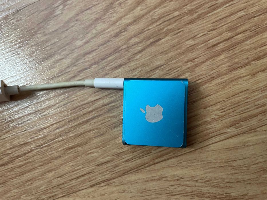Vintage Apple A1373 Blue iPod Shuffle 4th Generation 2GB Functional