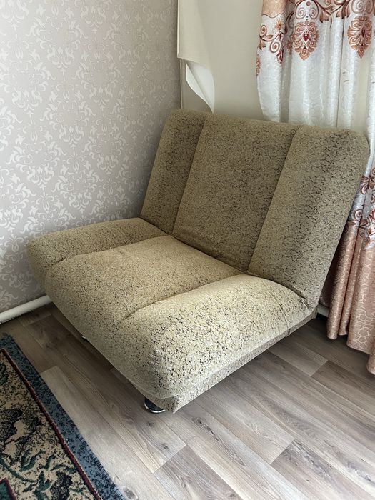СРОЧНО ПРОДАМ Ковер, Шкаф, Диваны