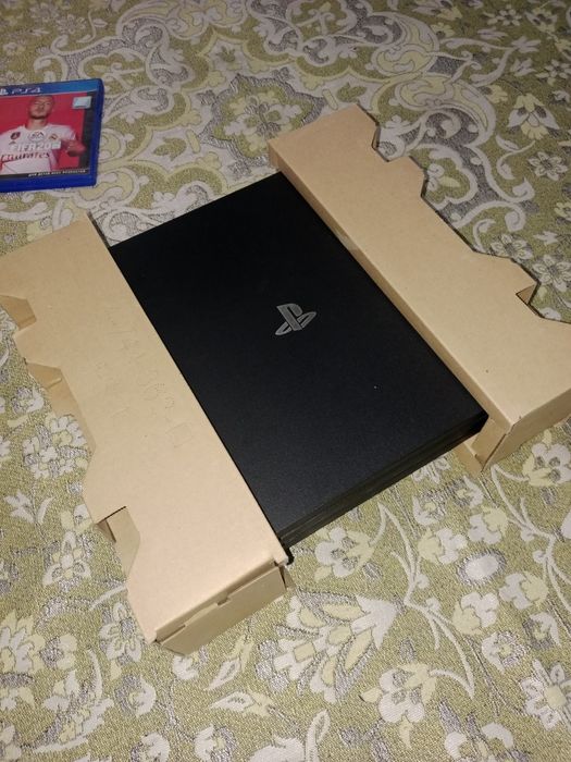 PLAYStATIOn 4 pro.