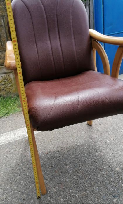 Scaune piele cu cadru din lemn masiv