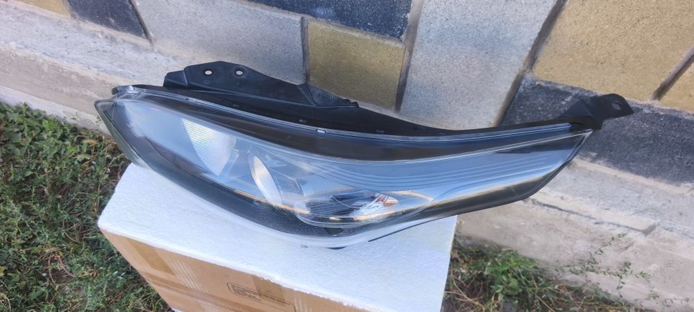 Фара левая Киа Сид комфорт 92101J7001 Kia ceed