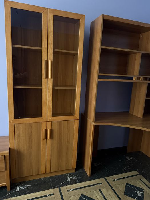 Гарнитур с отделкой из массива дереча
