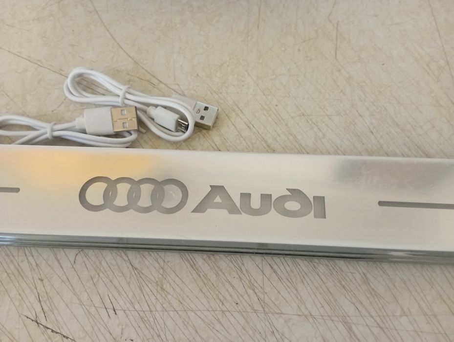 Лед магнитни прагове с лого на AUDI