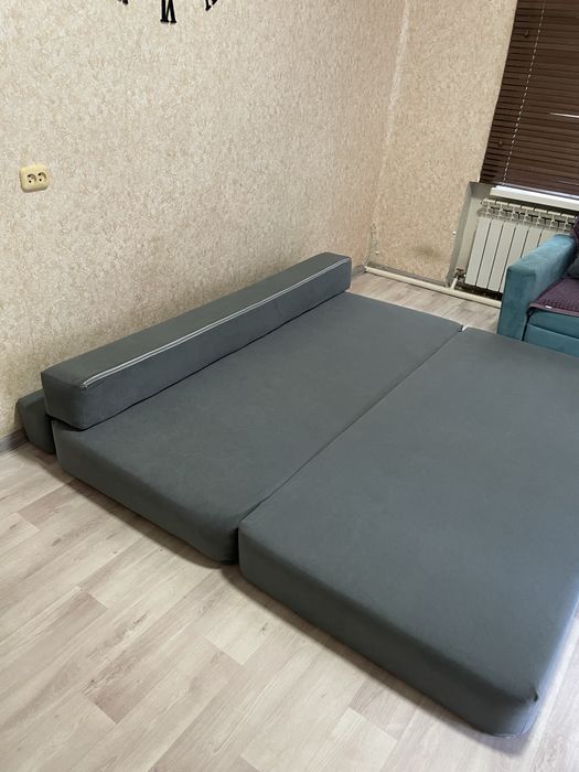 Безкаркасный диван