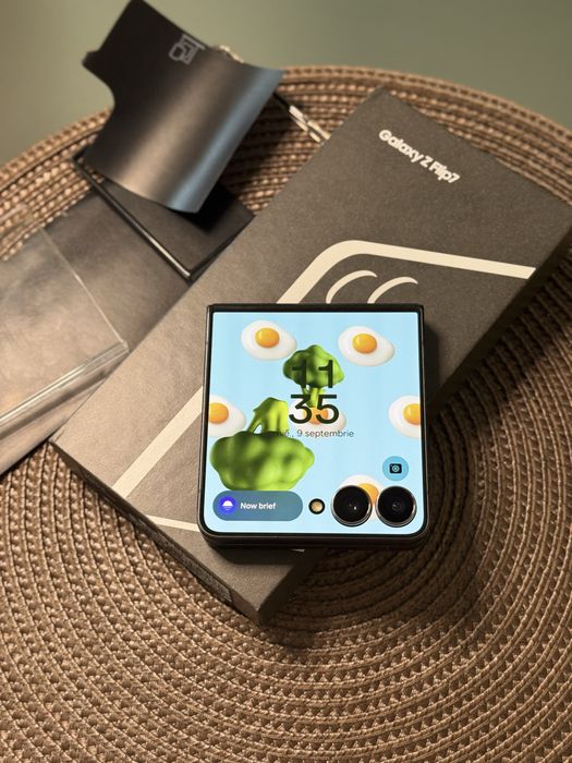 Samsung Galaxy Z flip 7 Black 256 Garantie | 12 GB Ram la cutie + husa