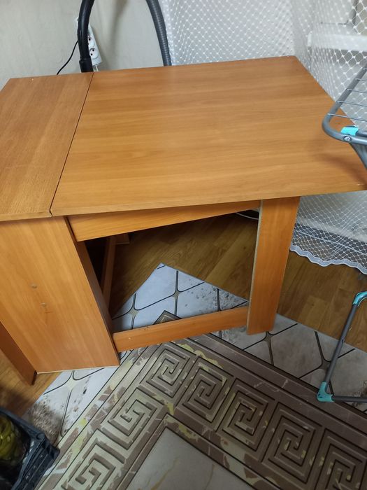 Продам стол книжку