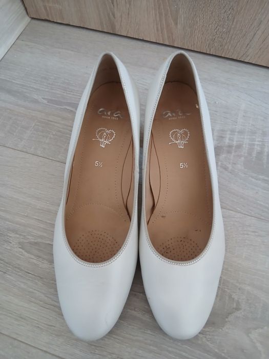 Pantofi ara din piele nr 39!