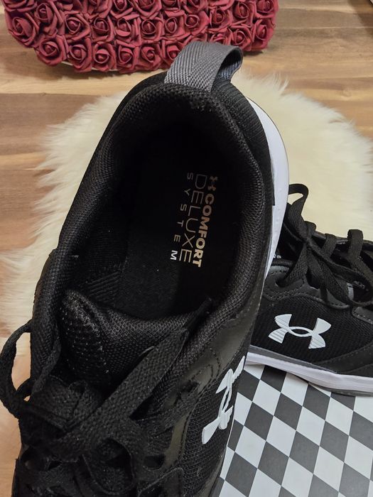 Under Armour  , неразличими от нови