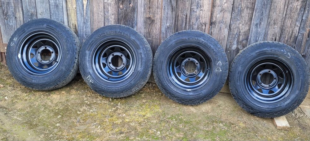 Vând 4 buc. jante oțel cu cauciucuri 215/75/R15 Suzuki.