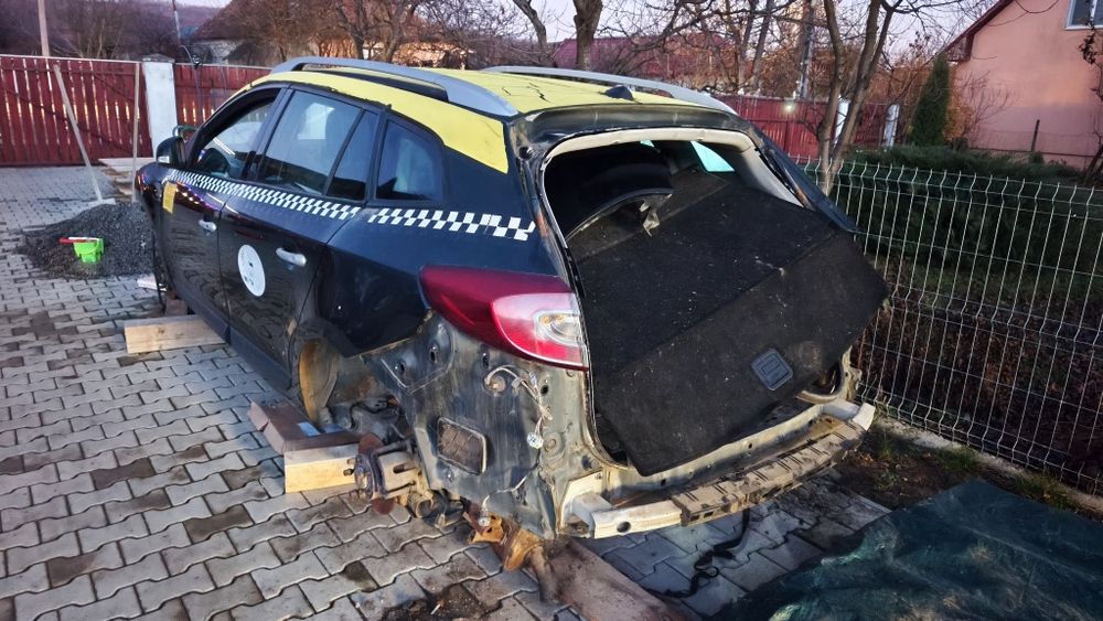 Dezmembrez Megane 3 + piese vw polo clasic