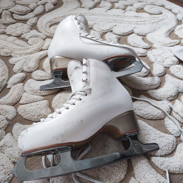 Продам коньки Edea 260
