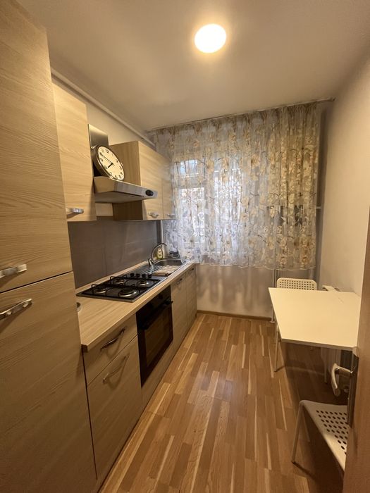 Inchiriez apt 3 camere,zona ultracentrala,proaspat renovat si utilat,