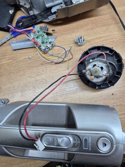 Aspiratoare verticale, inlocuire acumulatori si BMS