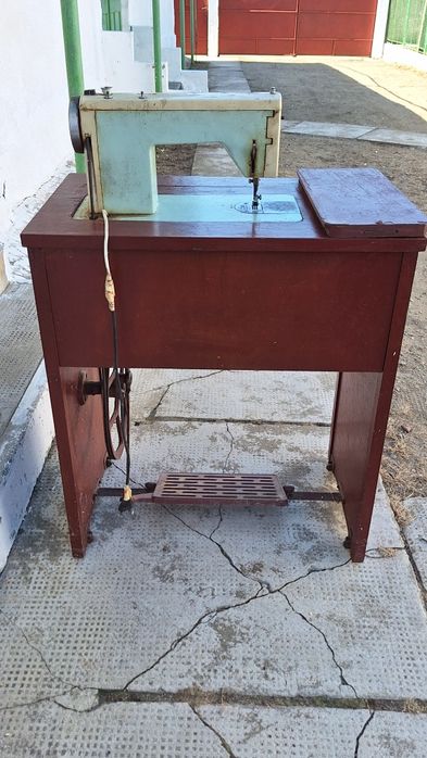 Mașina de cusut Veronica