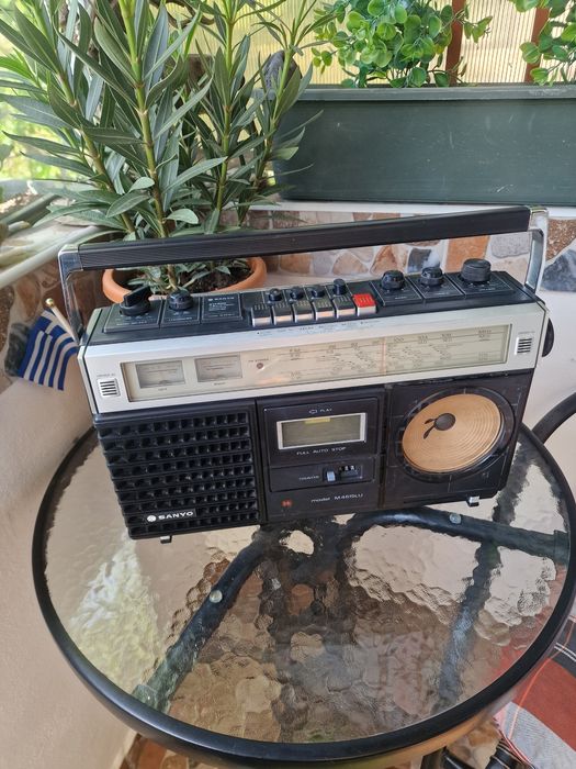 Radiocasetofon SANYO,made in Japan,functional,radio 4 benzi