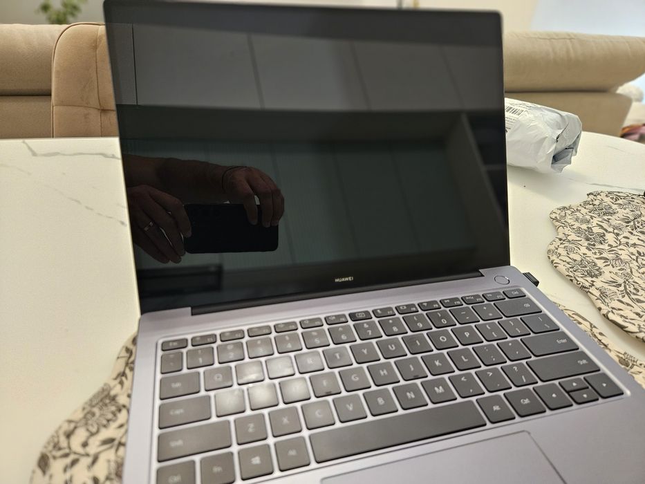 Laptop ultraportabil Huawei MateBook 14 cu procesor AMD Ryzen 5 4600H pana la 4.00 GHz, 14", 2K, 16GB, 512GB SSD, AMD Radeon