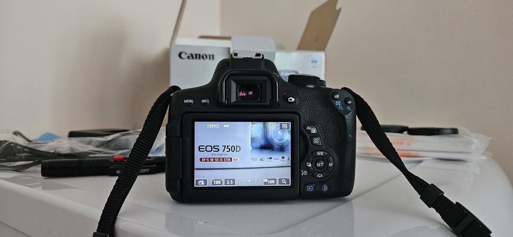 Продавам Фотоапарат  Canon 750D+китов обектив