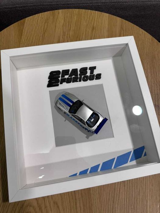 Рамка с макет от Бързи и яростни 2 - Nissan Skyline R34 GT-R 1:43