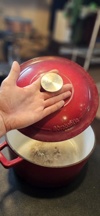 емайлирана чугунена тенджера Brabantia – 6 литра, 25  см