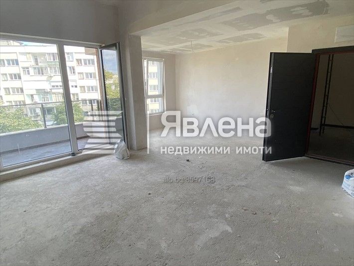 Продава се Многостаен апартамент в Бургас, Лазур - 117 кв.м за 2248 €/кв.м - Снимка #1