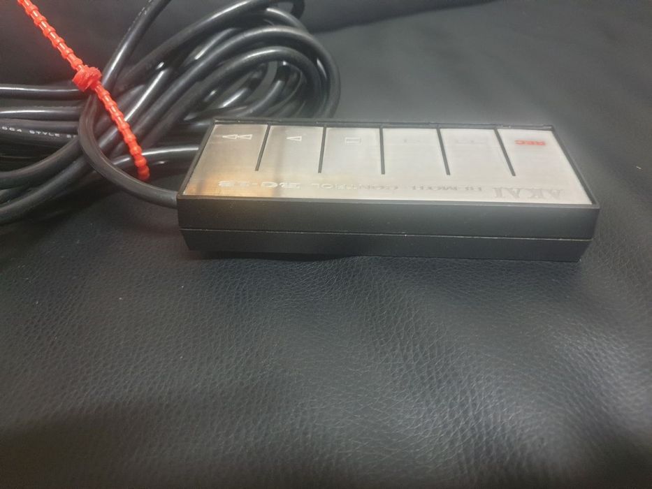 Дистанционно за ролков магнетофон / Remote control Akai RC-18

Gx seri