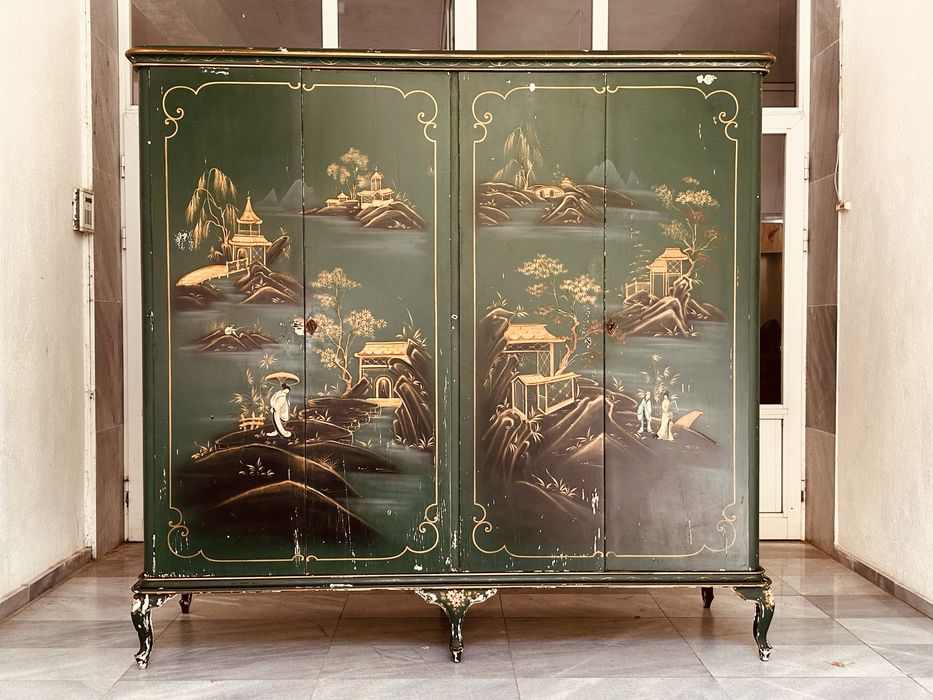 Италиански ръчно рисуван шкаф / гардероб Chinoiserie – Mario Colciago & Figli, Carate Brianza, Italy (1965–1975)